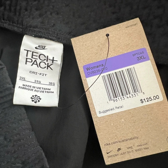 Nike Sportswear Dri-FIT Tech Pack
Women's Black High-Waisted Pants Size 3x - Picture 8 of 10